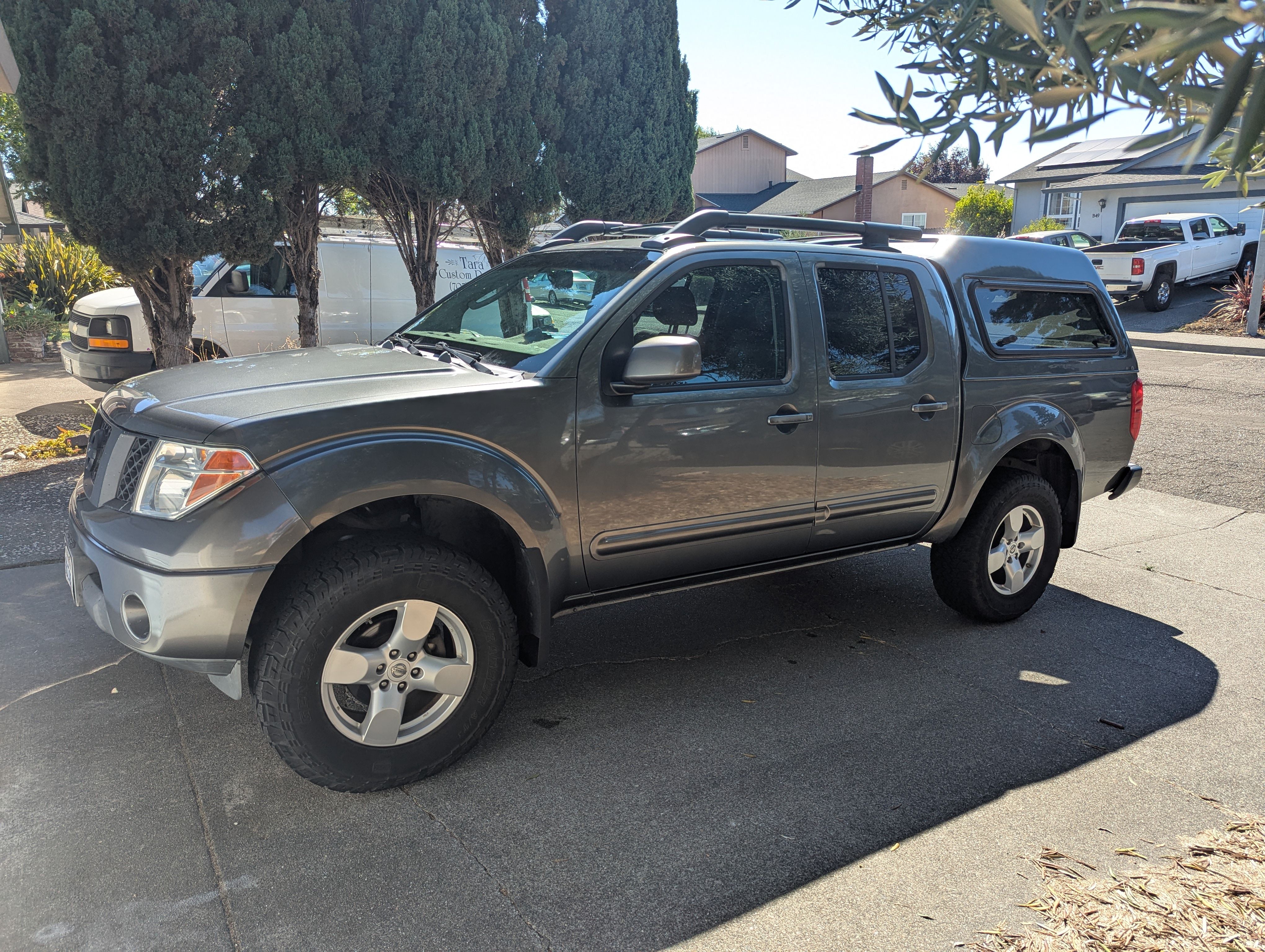Used 2006 Nissan Frontier LE AWD/4WD image 2