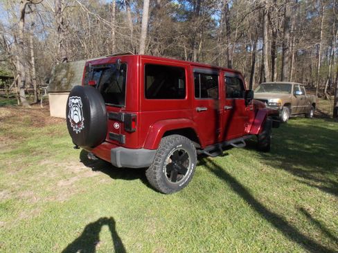 Used 2012 Jeep Wrangler Unlimited Sahara image 2