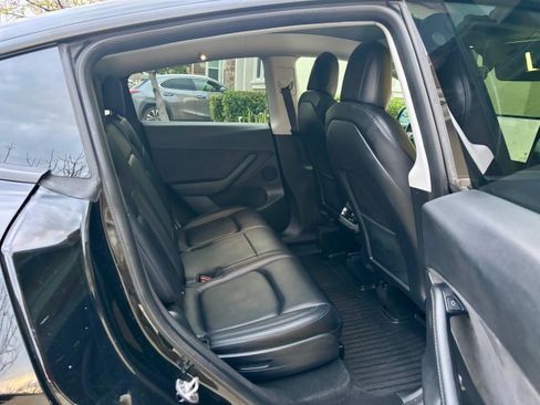 Used 2021 Tesla Model Y Long Range image 6