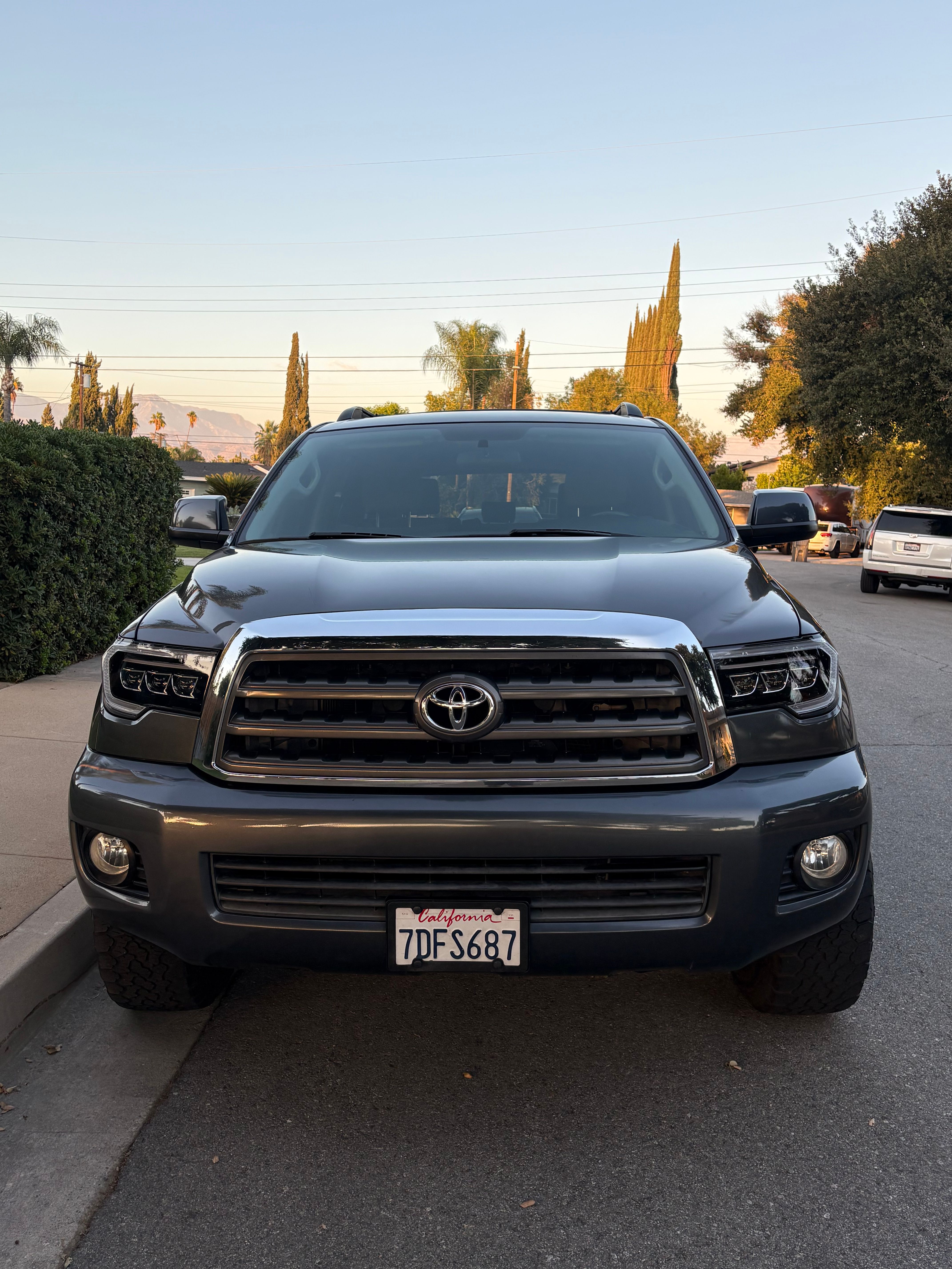 Used 2014 Toyota Sequoia SR5 AWD/4WD image 4