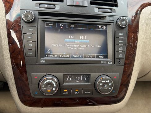 Used 2010 Cadillac DTS Premium w/ Driver Awareness Package FWD image 11
