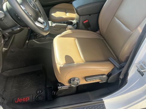 Used 2022 Jeep Gladiator Rubicon w/ LED Lighting Group image 26