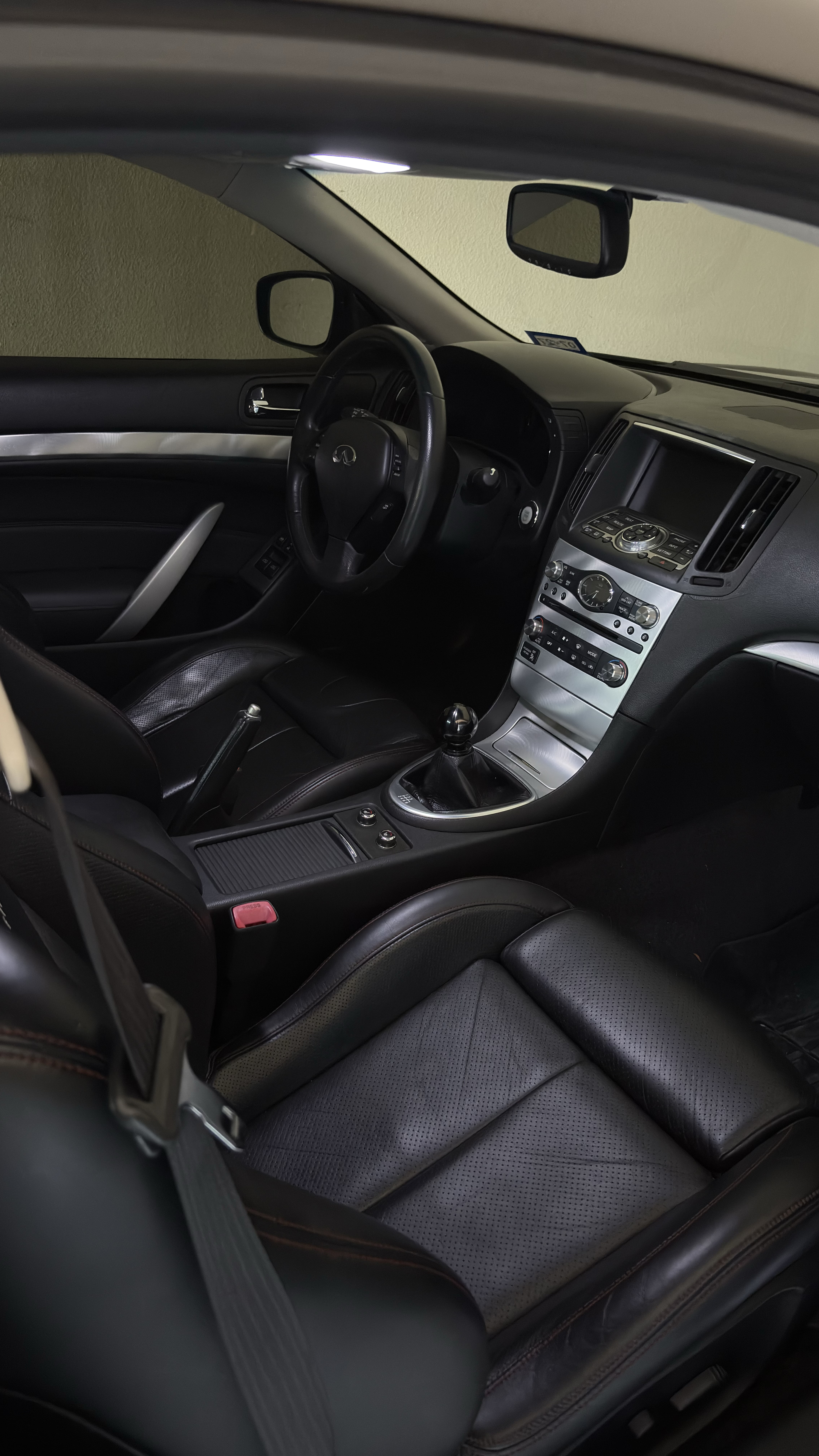 Used 2011 INFINITI G37 IPL RWD image 11