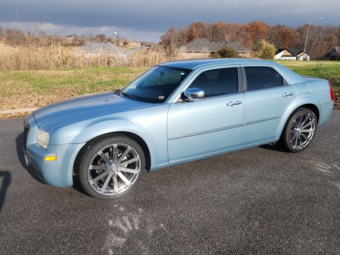 Used 2009 Chrysler 300 LX image 22