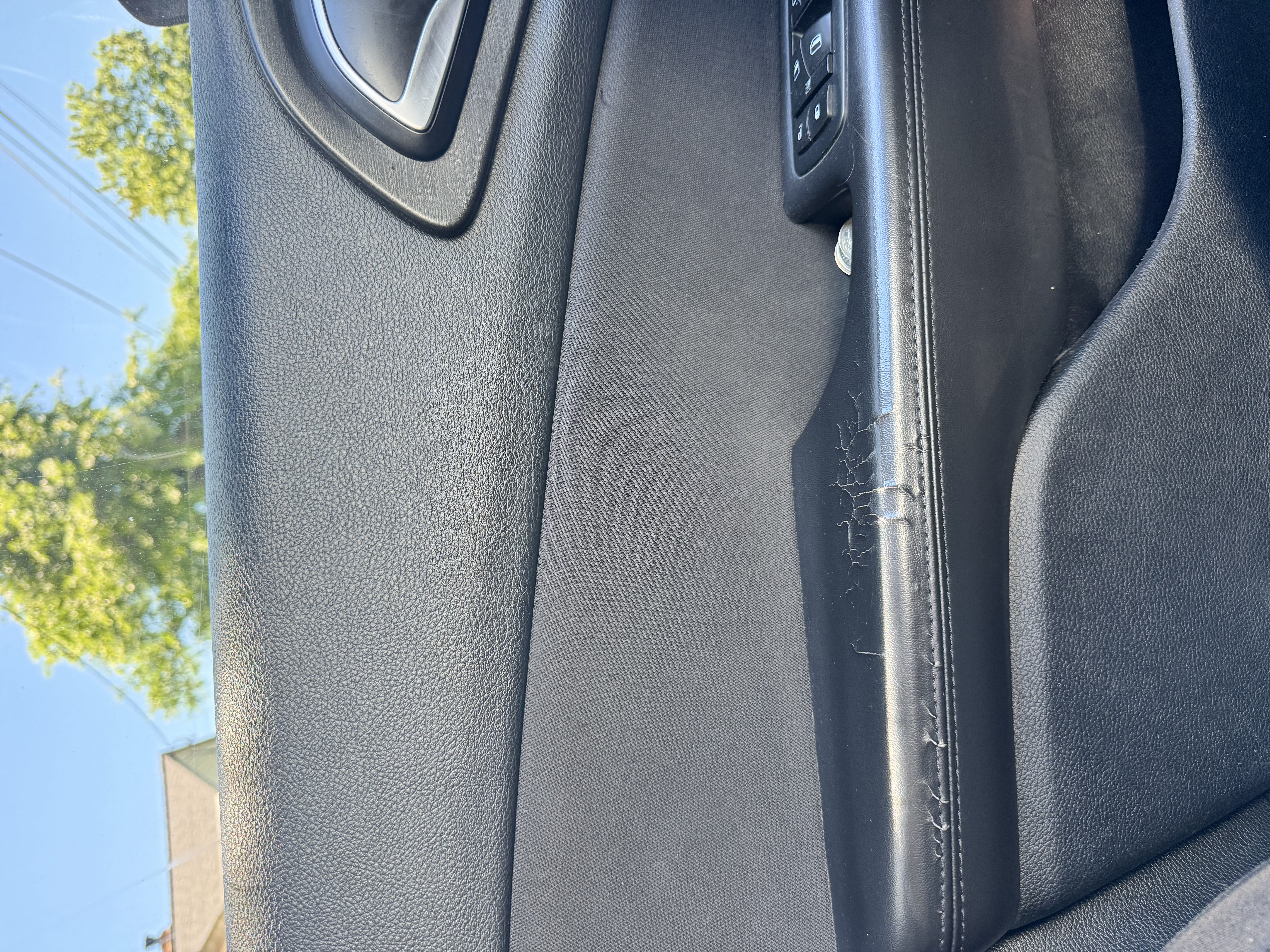 Used 2015 Chrysler 200 Limited w/ Convenience Group FWD image 10