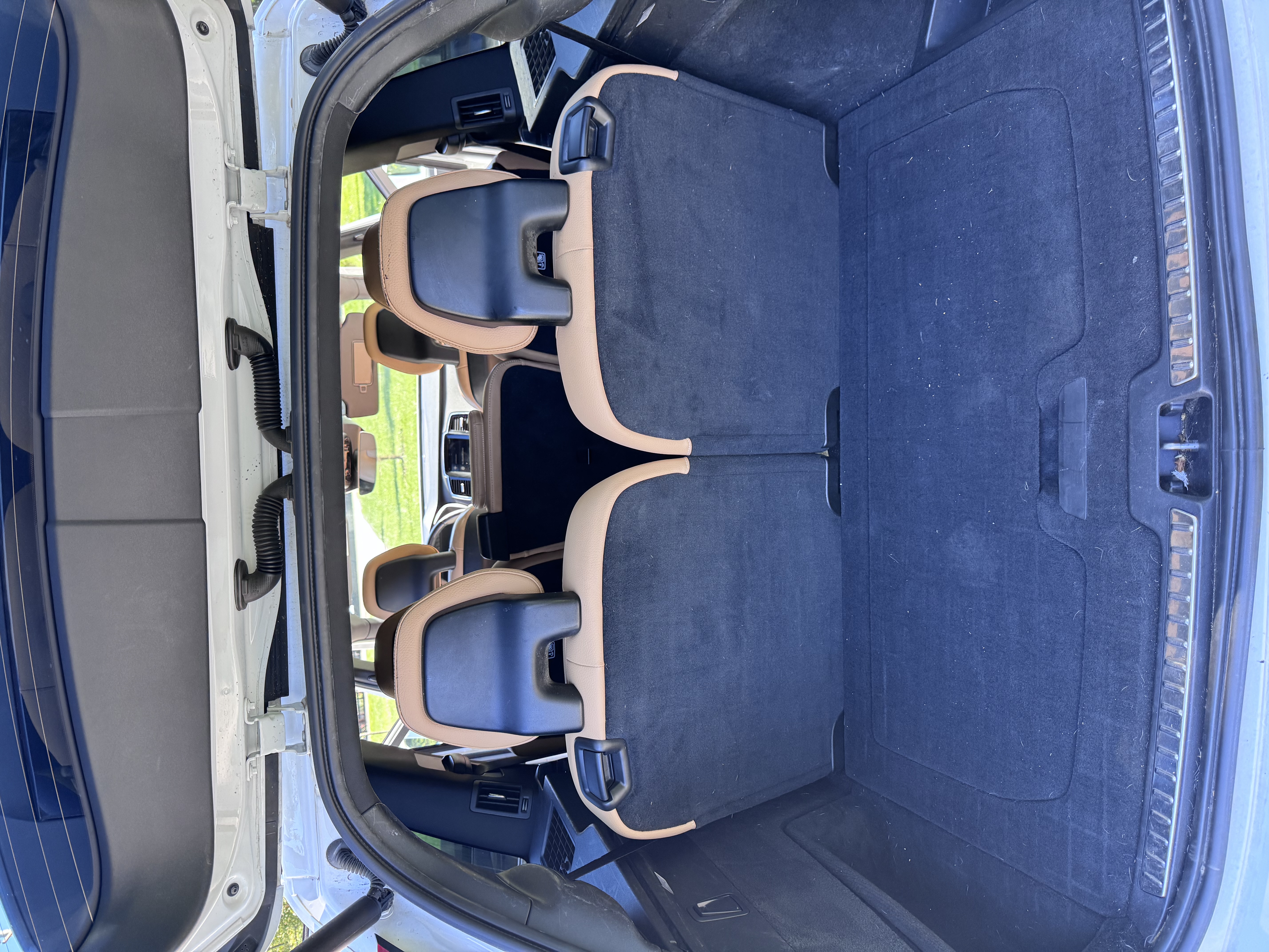Used 2017 Volvo XC90 T6 Momentum w/ Vision Package AWD/4WD image 8
