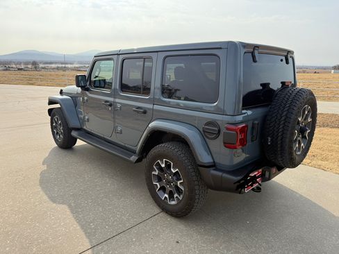 Used 2024 Jeep Wrangler Unlimited Sahara w/ Technology Group image 4