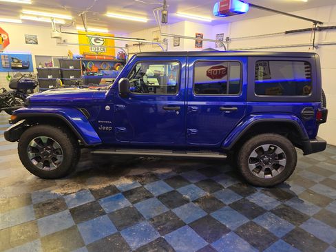 Used 2019 Jeep Wrangler Unlimited Sahara image 11
