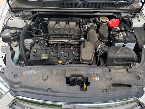 Used 2013 Ford Taurus SEL FWD image 11