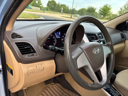 Used 2013 Hyundai Accent GLS FWD image 16