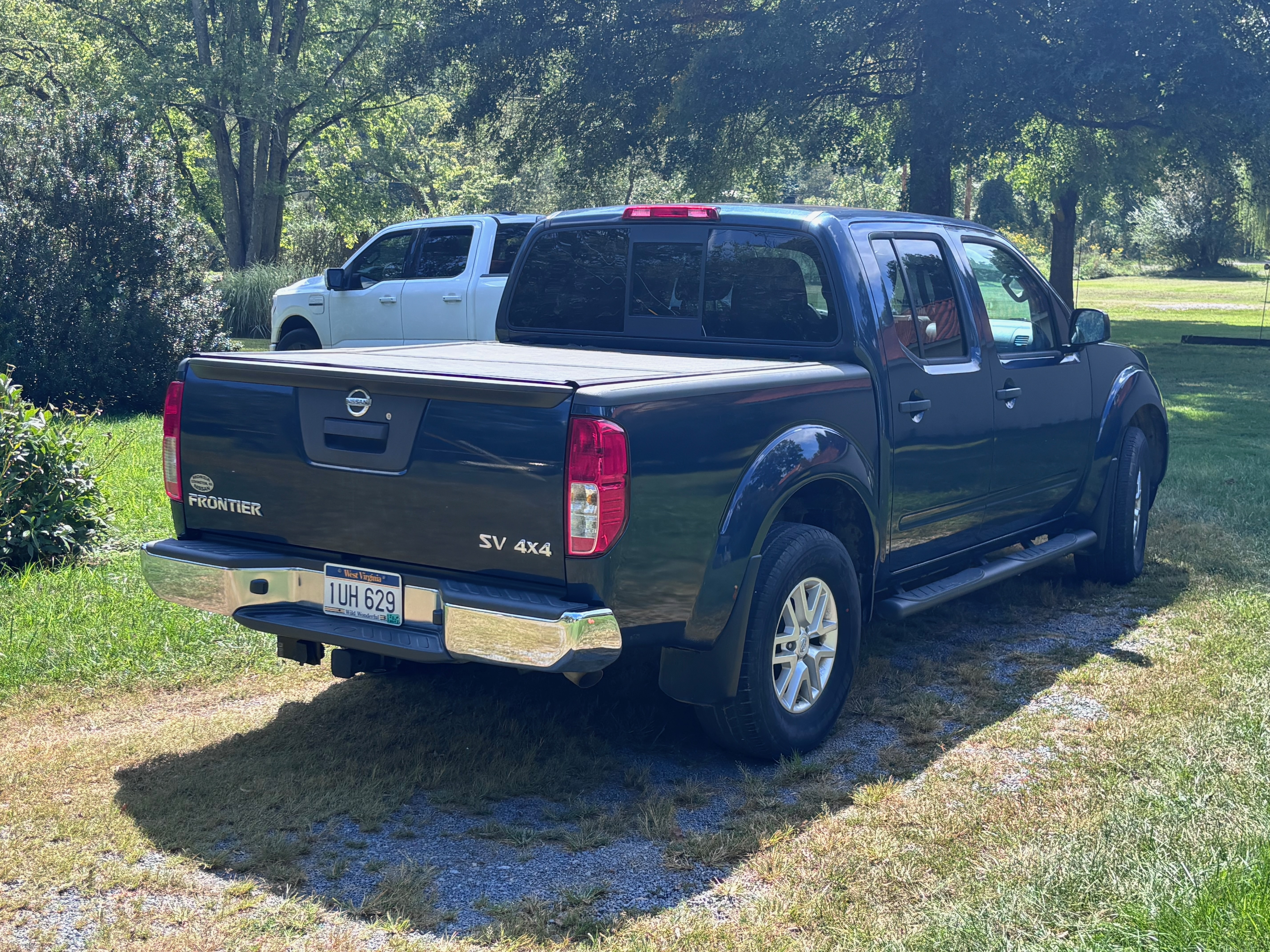 Used 2017 Nissan Frontier SV w/ Moonroof Package AWD/4WD image 4