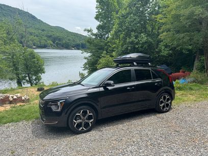 Used 2023 Kia Niro EX Touring