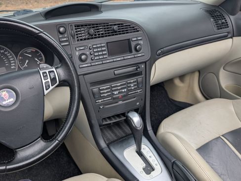 Used 2005 Saab 9-3 Aero image 8