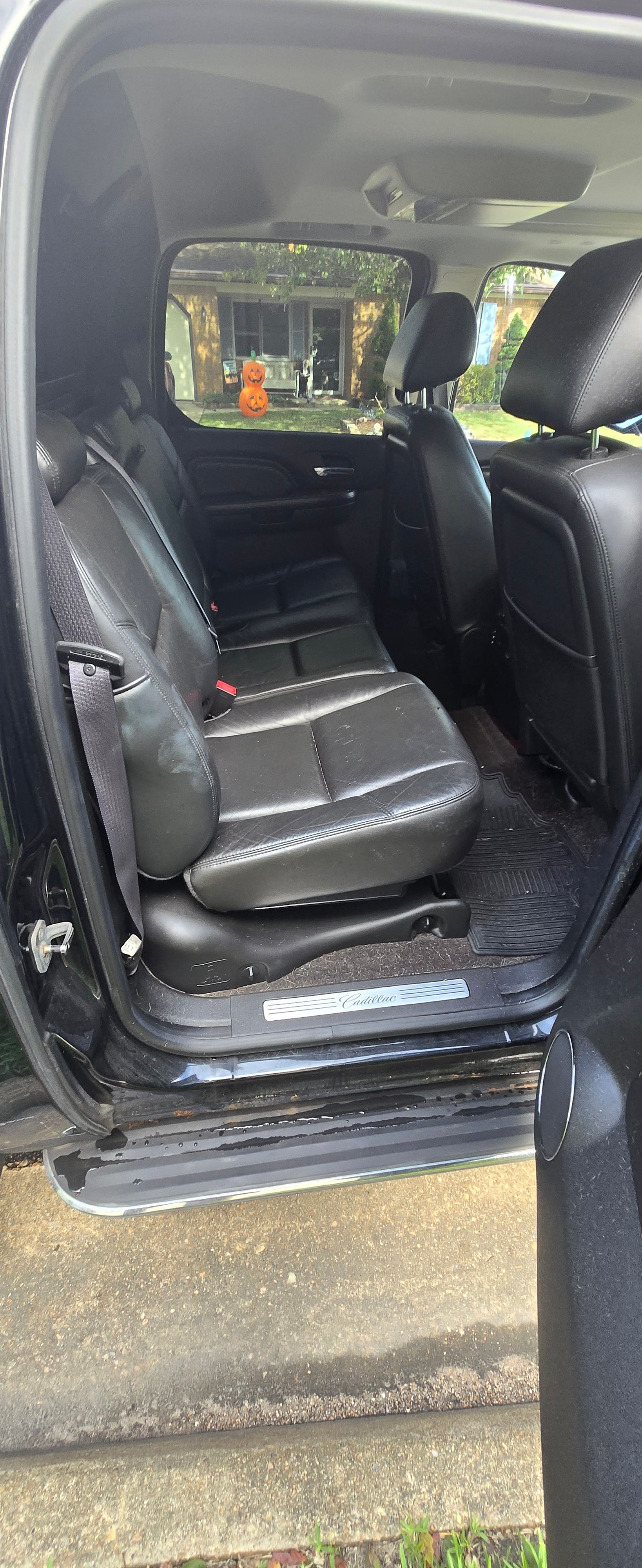 Used 2011 Cadillac Escalade EXT Luxury AWD/4WD image 21