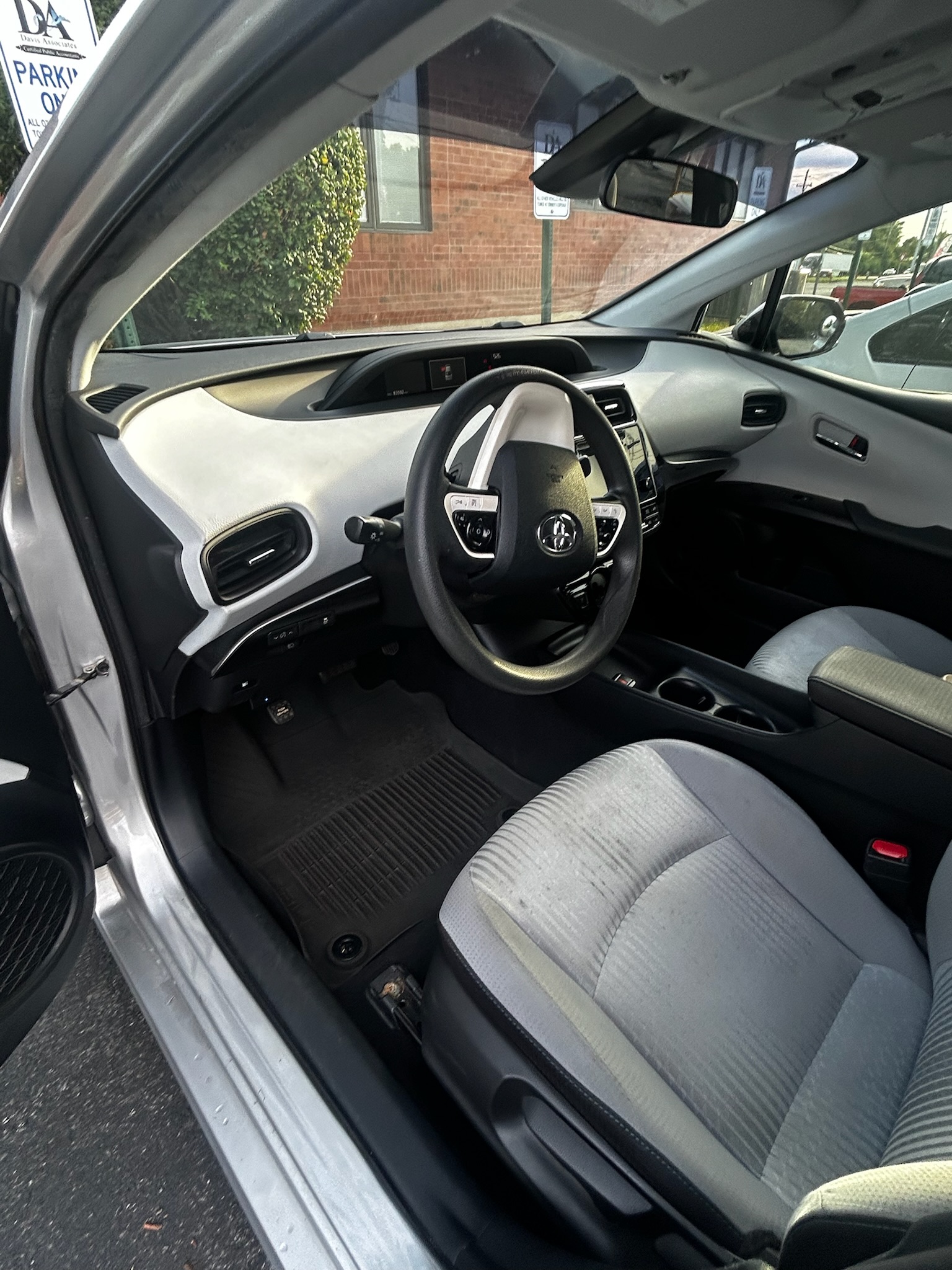 Used 2018 Toyota Prius Two FWD image 6