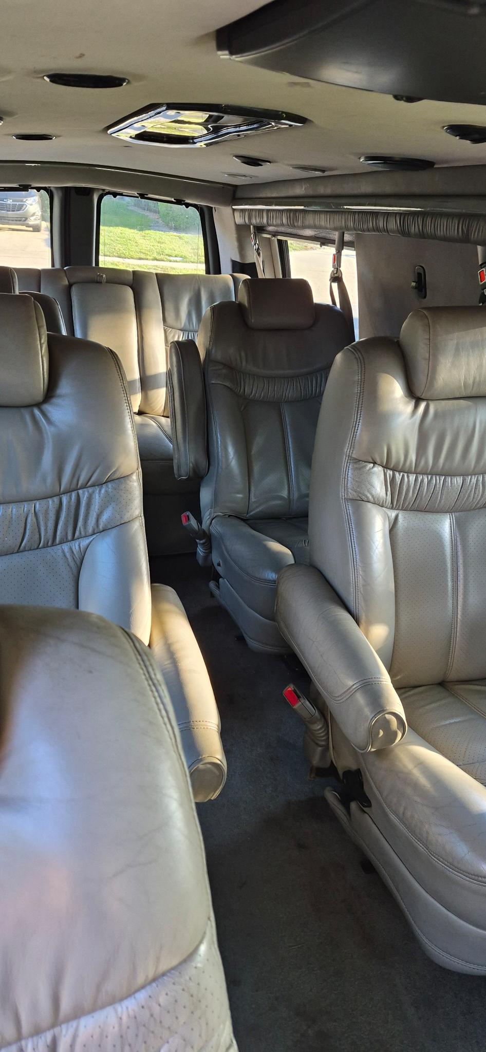 Used 2005 Chevrolet Express 2500 Extended w/ Preferred Equipment Group RWD image 5