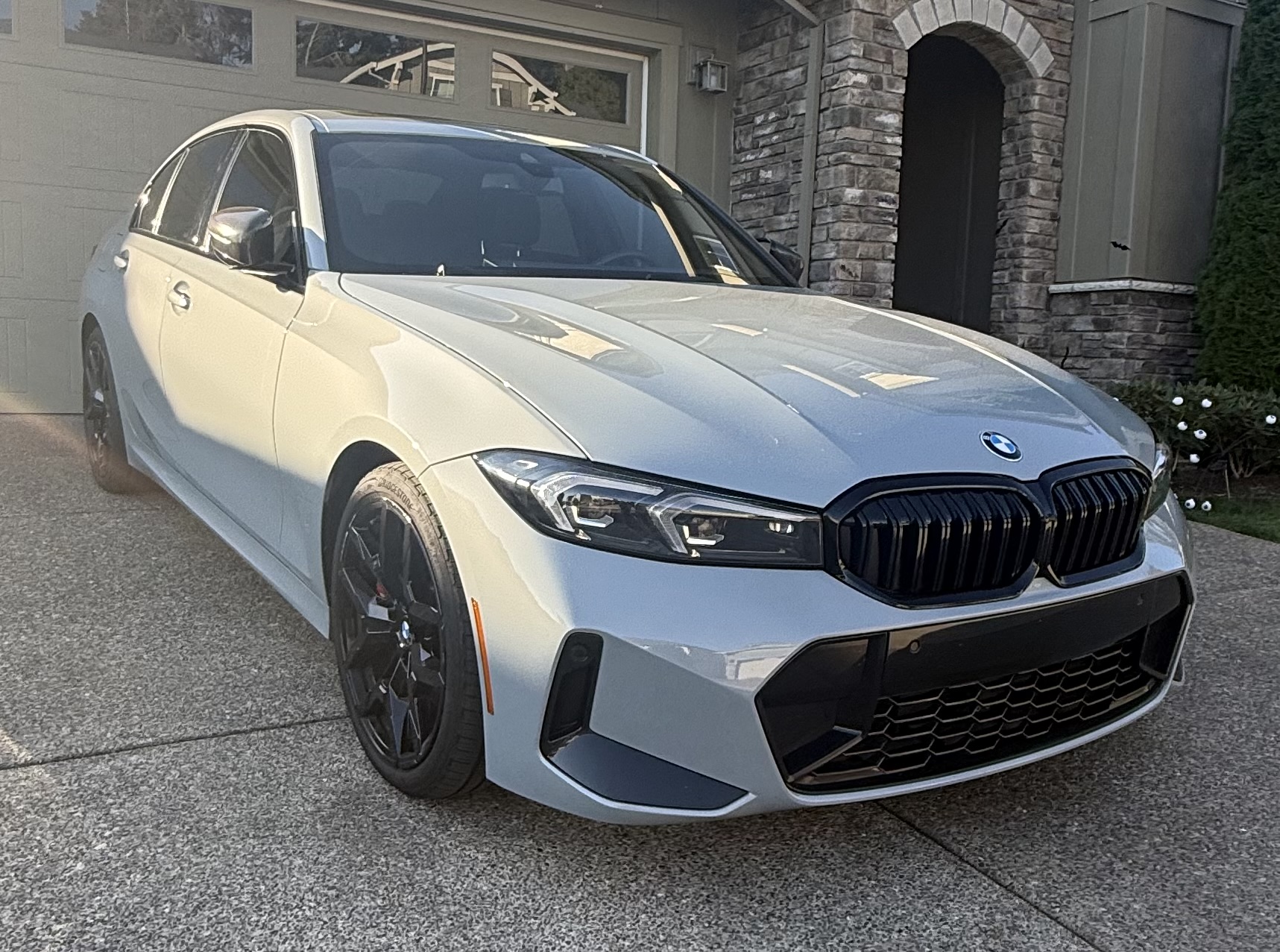 Used 2025 BMW 330i xDrive Sedan w/ M Sport Package AWD/4WD image 1