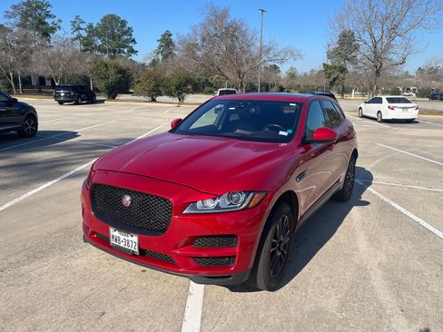 Used 2017 Jaguar F-PACE Prestige image 4