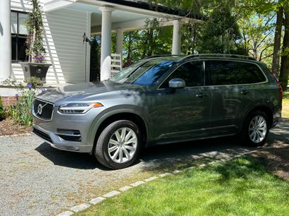 Used 2016 Volvo XC90 T6 Momentum w/ Momentum Plus Package
