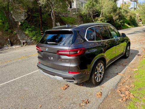 Used 2019 BMW X5 xDrive40i w/ Premium Package 2 image 4
