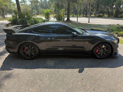 Used 2022 Ford Mustang Shelby GT500 w/ Carbon Fiber Track Pack image 8