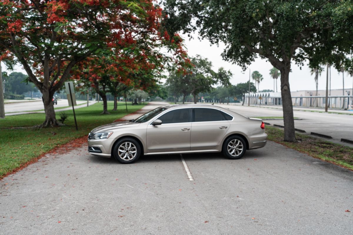 Used 2016 Volkswagen Passat 1.8T S FWD image 5