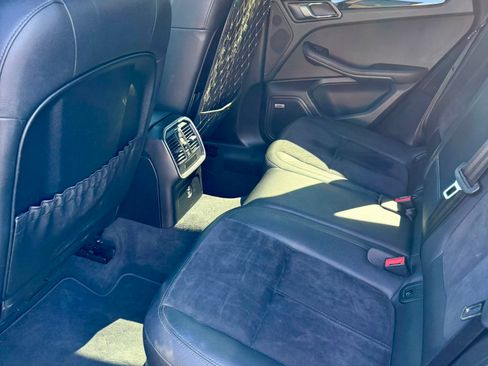 Used 2021 Porsche Macan S image 17