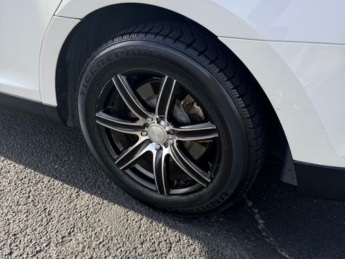 Used 2011 Ford Taurus SEL w/ 202A Rapid Spec Order Code image 6