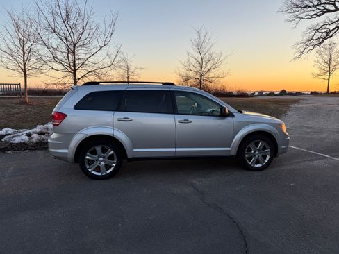Used 2009 Dodge Journey SXT w/ Rear Seat Video Group image 9