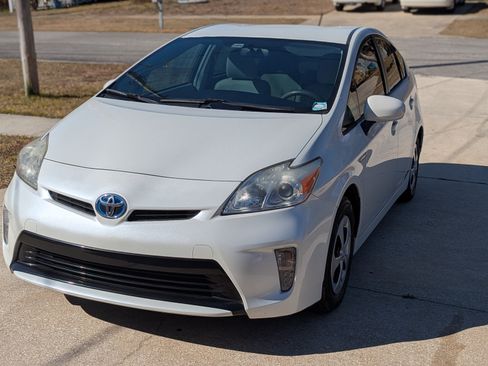 Used 2015 Toyota Prius Two image 8