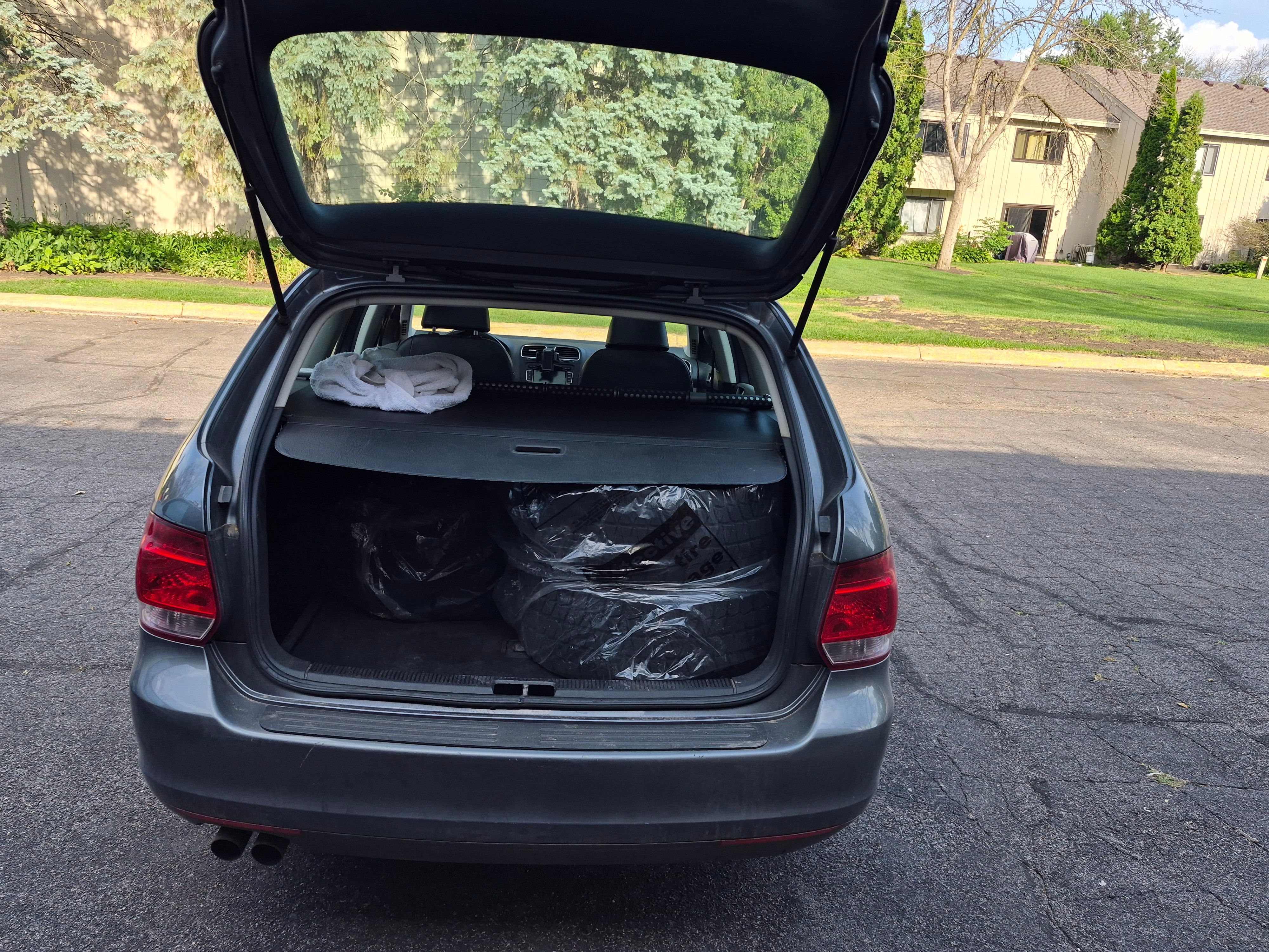 Used 2012 Volkswagen Jetta SE FWD image 2