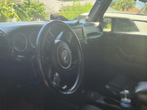 Used 2012 Jeep Wrangler Unlimited Sahara AWD/4WD image 2