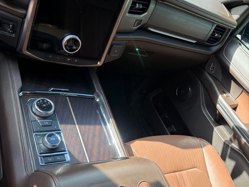 Used 2024 Ford Expedition King Ranch image 2