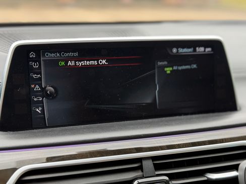 Used 2016 BMW 750i 750i Sedan 4D image 16