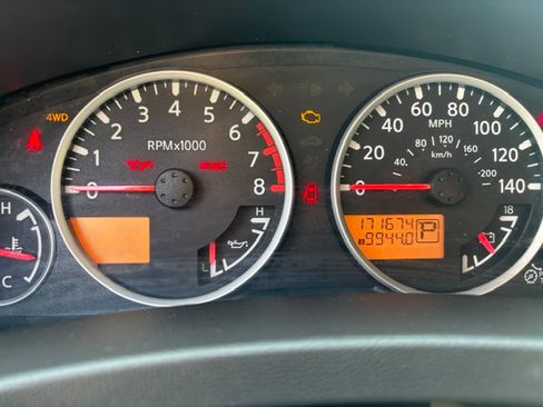 Used 2012 Nissan Pathfinder SV AWD/4WD image 8