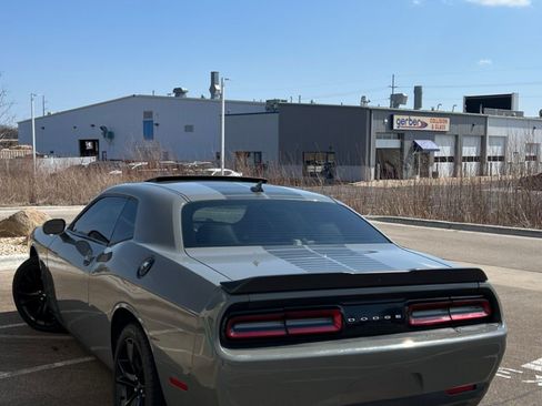 Used 2017 Dodge Challenger SXT Plus image 9
