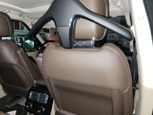 Used 2020 Land Rover Range Rover HSE image 12