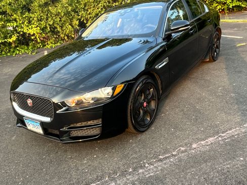Used 2018 Jaguar XE RWD image 8