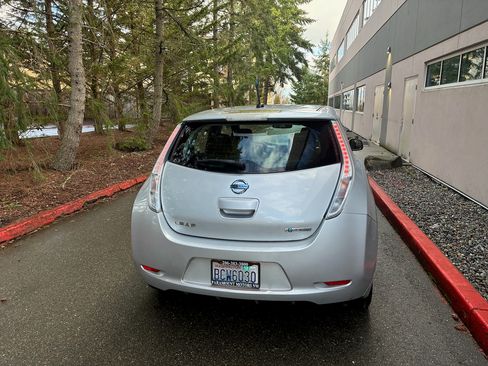 Used 2013 Nissan Leaf SL image 11