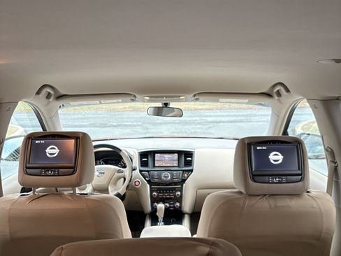 Used 2013 Nissan Pathfinder SV w/ Cargo Pkg image 18