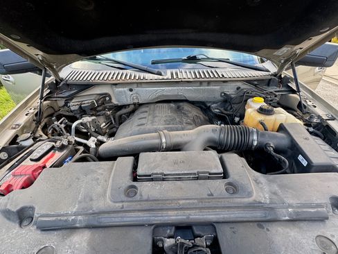 Used 2017 Ford Expedition XLT image 23