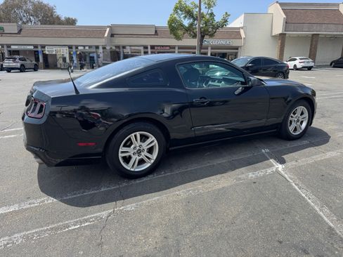 Used 2014 Ford Mustang Coupe RWD image 9
