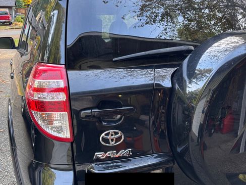 Used 2011 Toyota RAV4 Limited image 12