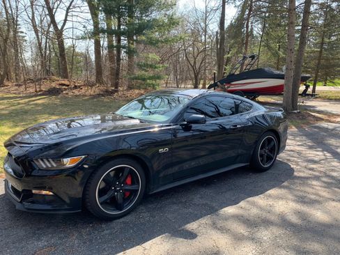 Used 2017 Ford Mustang GT Premium w/ Equipment Group 401A image 22