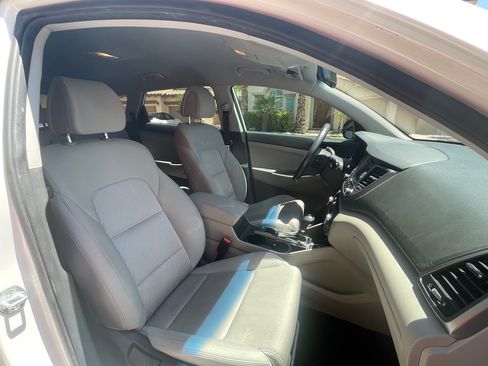 Used 2017 Hyundai Tucson Sport FWD image 6
