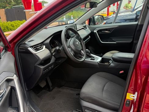 Used 2022 Toyota RAV4 XLE w/ Convenience Package AWD/4WD image 10