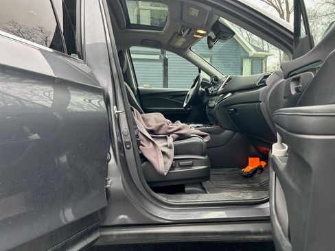 Used 2017 Honda Pilot Touring image 9