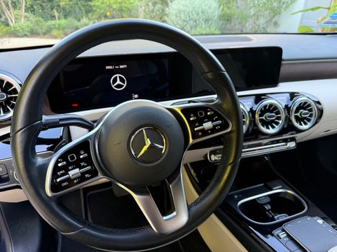 Used 2022 Mercedes-Benz A 220 image 11