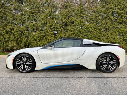 Used 2019 BMW i8 Roadster image 8