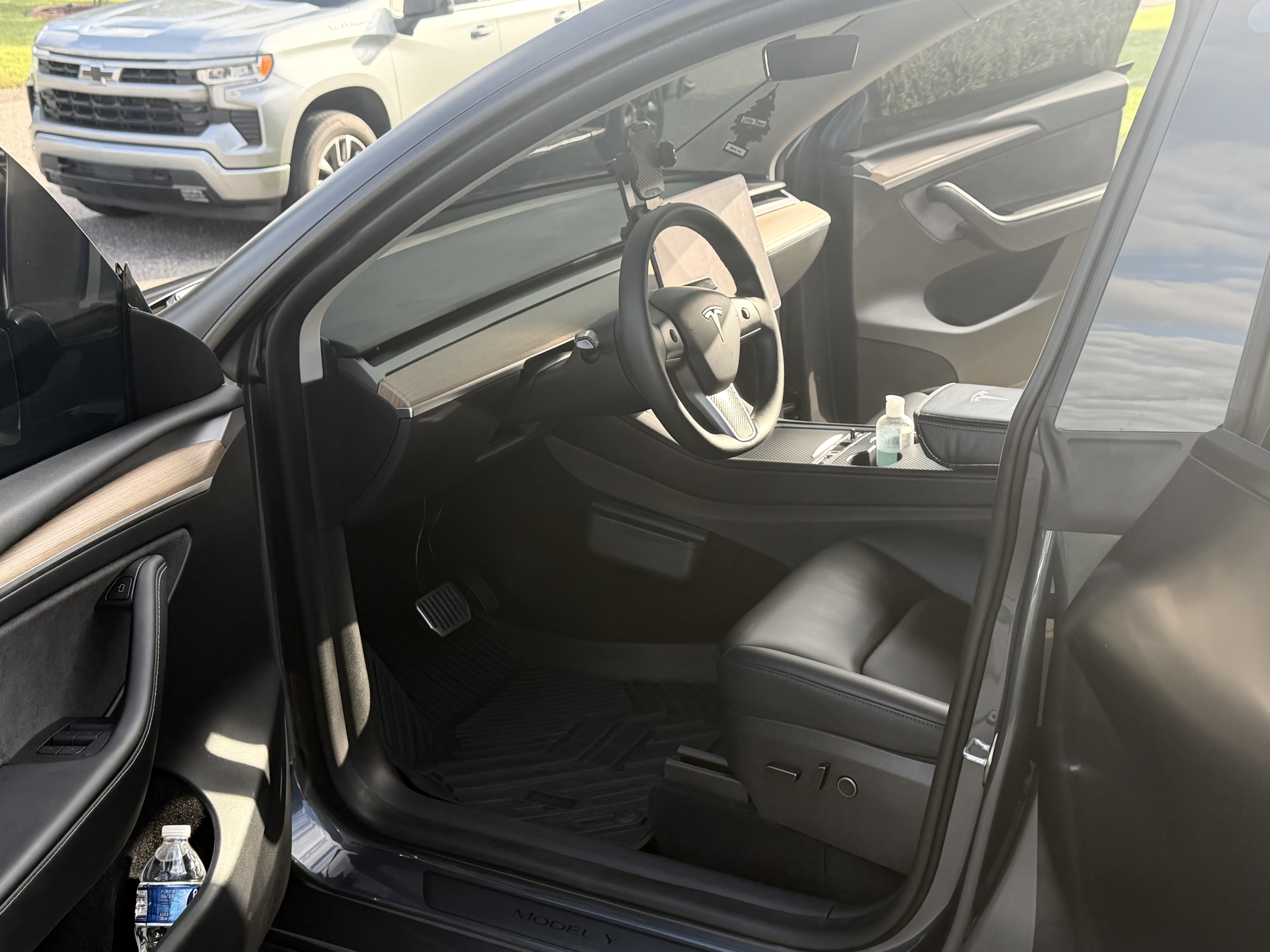 Used 2023 Tesla Model Y Long Range AWD/4WD image 15